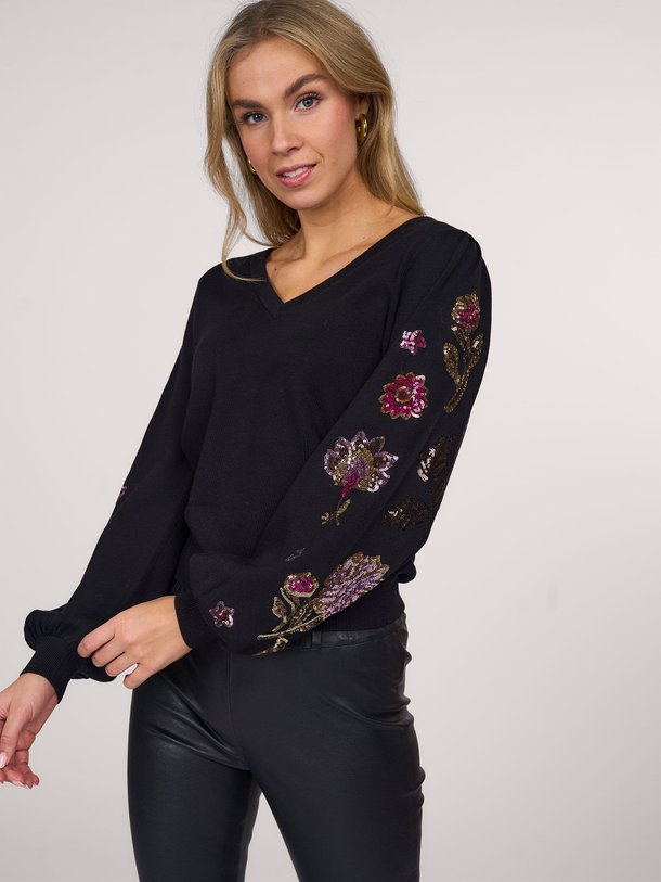 Ontdek de Milly viscosemix trui met pailletten van Studio Anneloes in de kleur zwart bij Orangebag. Op werkdagen voor 21:45 besteld, morgen in huis.