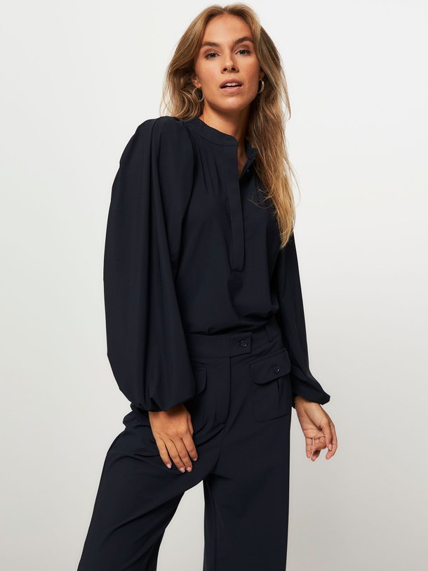 Ontdek de Tully medium travel jersey top van Studio Anneloes in de kleur donkerblauw bij Orangebag. Op werkdagen voor 21:45 besteld, morgen in huis.