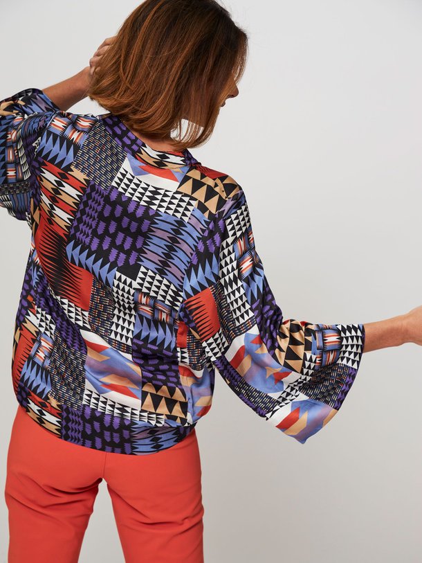 Ontdek de Phileine viscose top met print van Studio Anneloes in de kleur zwart bij Orangebag. Op werkdagen voor 21:45 besteld, morgen in huis.