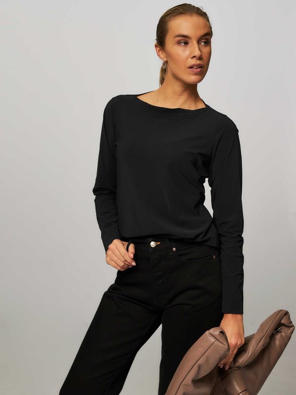 Ontdek de Sydney medium travel top van Studio Anneloes in de kleur zwart bij Orangebag. Op werkdagen voor 21:45 besteld, morgen in huis.