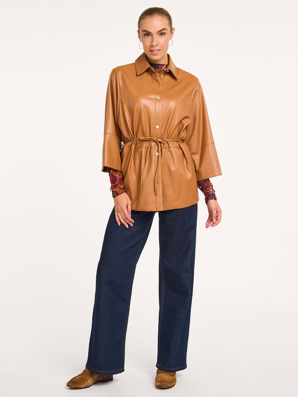 Ontdek de Lenny geweven leatherlook blouse van Studio Anneloes in de kleur cognac bij Orangebag. Op werkdagen voor 21:45 besteld, morgen in huis.