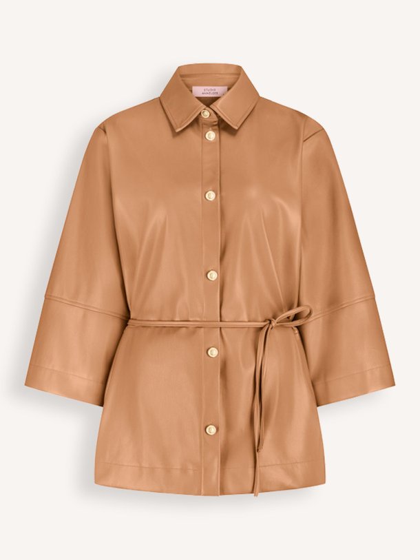Ontdek de Lenny geweven leatherlook blouse van Studio Anneloes in de kleur cognac bij Orangebag. Op werkdagen voor 21:45 besteld, morgen in huis.
