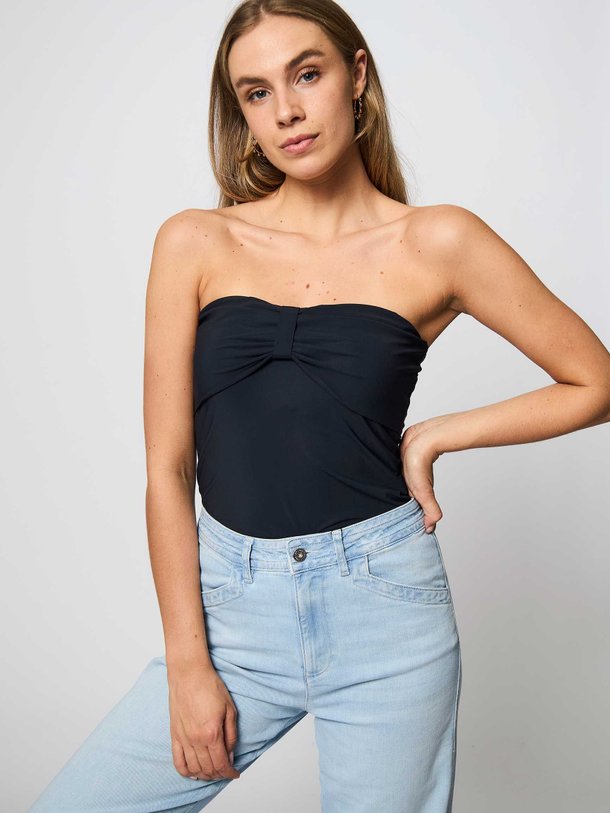 Ontdek de Nina light travel jersey strapless top van Studio Anneloes in de kleur donkerblauw bij Orangebag. Op werkdagen voor 21:45 besteld, morgen in huis.