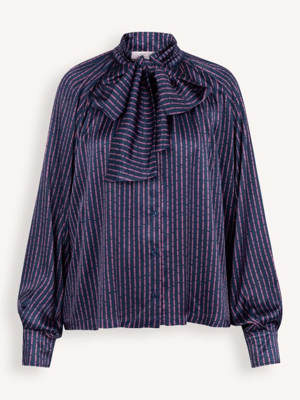 Ontdek de Lorina, viscosemix gestreepte blouse van Studio Anneloes bij Orangebag. Op werkdagen voor 21:45 besteld, morgen in huis.