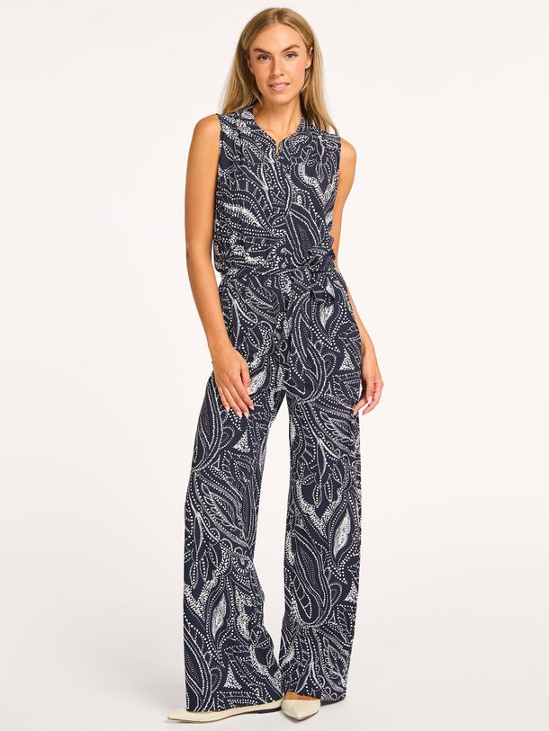 Ontdek de Ellis heavy travel jersey jumpsuit van Studio Anneloes in de kleur donkerblauw bij Orangebag. Op werkdagen voor 21:45 besteld, morgen in huis.