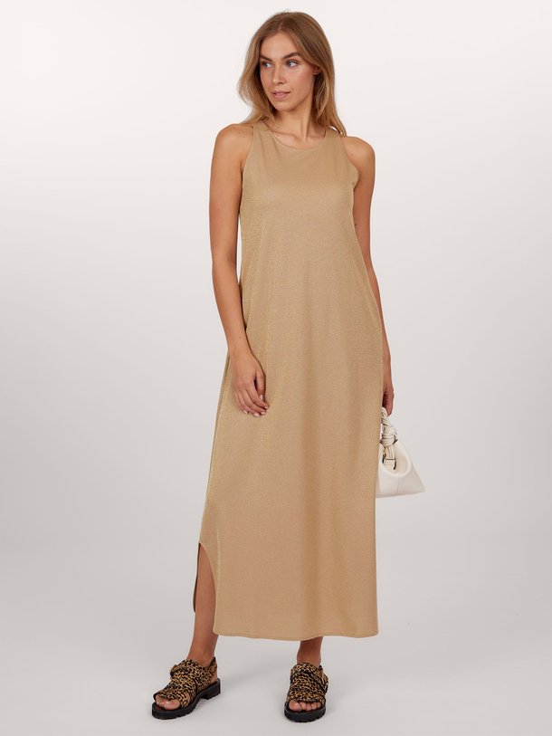 Ontdek de Doris viscosemix jurk met lurex van Studio Anneloes in de kleur goudkleur bij Orangebag. Op werkdagen voor 21:45 besteld, morgen in huis.