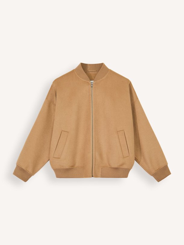Ontdek de Janwyn wolmix bomberjack van Drykorn in de kleur camel bij Orangebag. Op werkdagen voor 21:45 besteld, morgen in huis.
