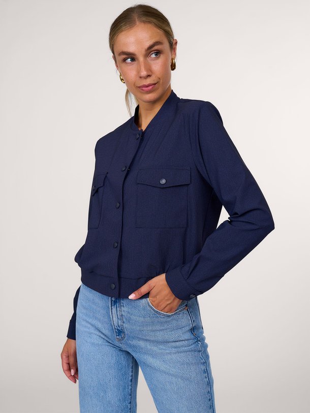 Ontdek de Bernize heavy travel bomberjack van Studio Anneloes in de kleur blauw bij Orangebag. Op werkdagen voor 21:45 besteld, morgen in huis.