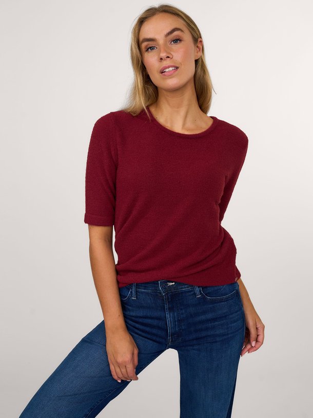 Ontdek de Felica gebreide super soft top van Studio Anneloes in de kleur bordeauxrood bij Orangebag. Op werkdagen voor 21:45 besteld, morgen in huis.