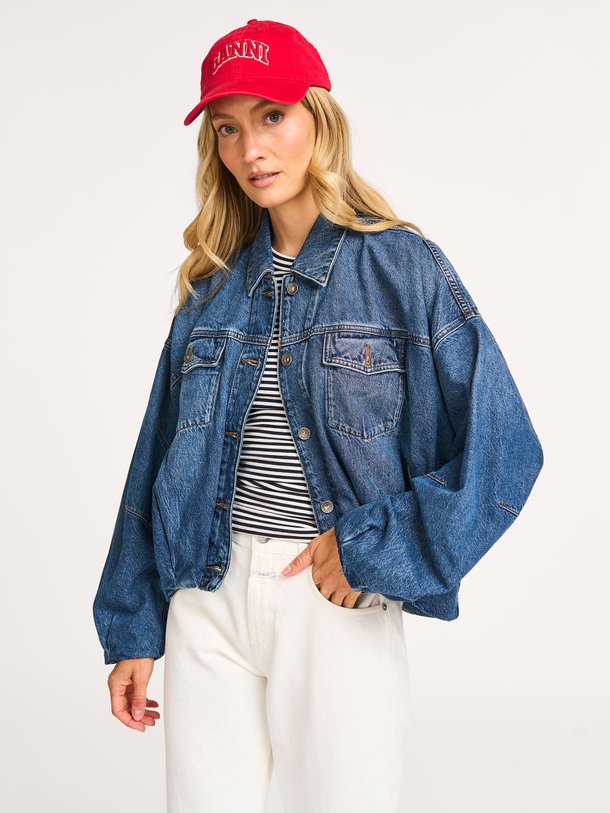 Ontdek de Blaxton denim jack van Drykorn in de kleur donkerblauw bij Orangebag. Op werkdagen voor 21:45 besteld, morgen in huis.