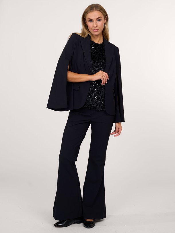 Ontdek de Joline heavy travel jersey blazer van Studio Anneloes in de kleur zwart bij Orangebag. Op werkdagen voor 21:45 besteld, morgen in huis.