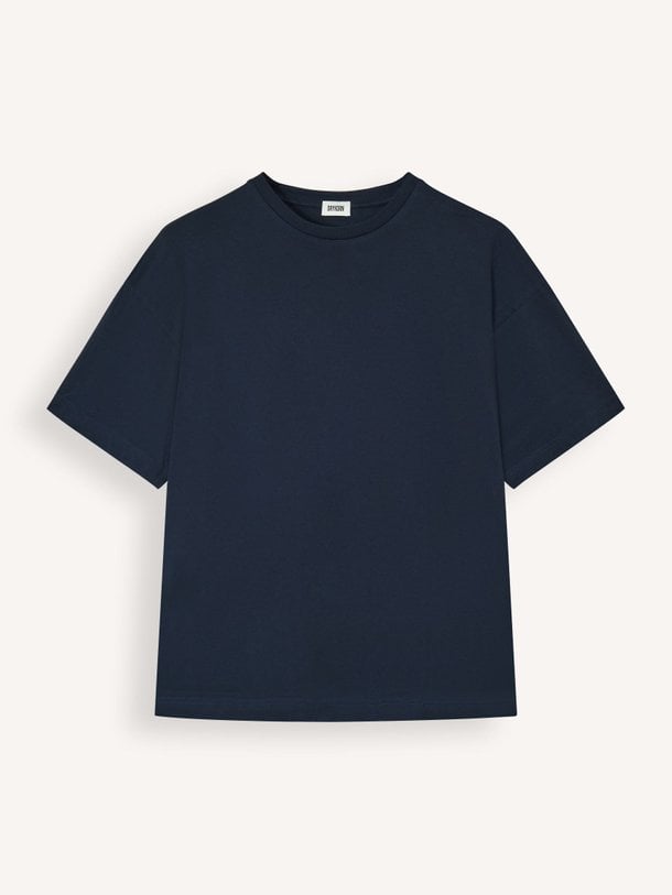 Ontdek de Kayro katoenen T-shirt van Drykorn in de kleur Donkerblauw bij Orangebag. Op werkdagen voor 21:45 besteld, morgen in huis.