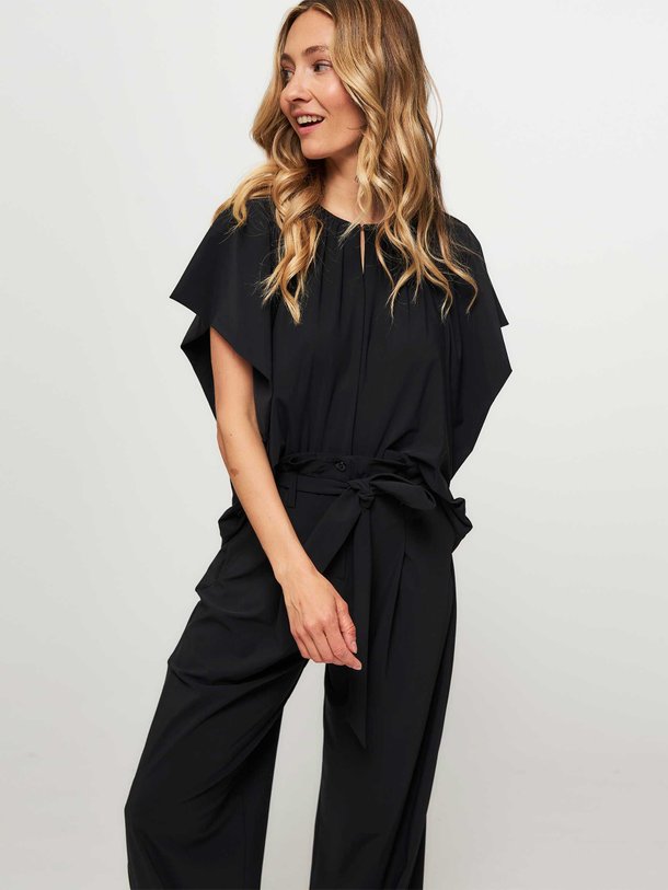 Ontdek de Lea light travel jersey top van Studio Anneloes in de kleur zwart bij Orangebag. Op werkdagen voor 21:45 besteld, morgen in huis.