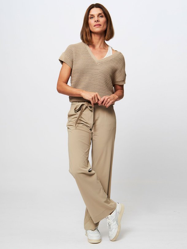 Ontdek de Marilyn medium travel jersey wide leg broek van Studio Anneloes in de kleur zand bij Orangebag. Op werkdagen voor 21:45 besteld, morgen in huis.