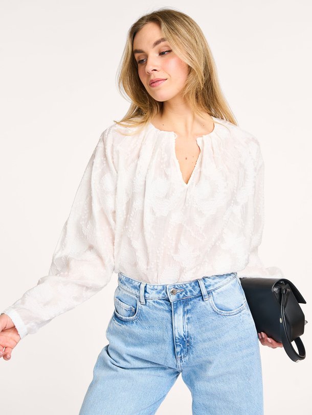 Ontdek de Seetha viscosemix top van Drykorn in de kleur wit bij Orangebag. Op werkdagen voor 21:45 besteld, morgen in huis.