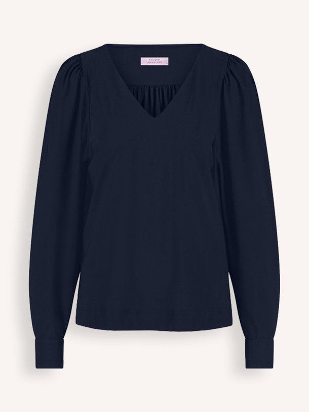 Ontdek de Les medium travel top van Studio Anneloes in de kleur donkerblauw bij Orangebag. Op werkdagen voor 21:45 besteld, morgen in huis.