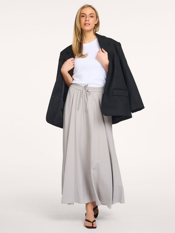 Ontdek de Qerim modalmix maxi rok van Drykorn in de kleur Grijs bij Orangebag. Op werkdagen voor 21:45 besteld, morgen in huis.