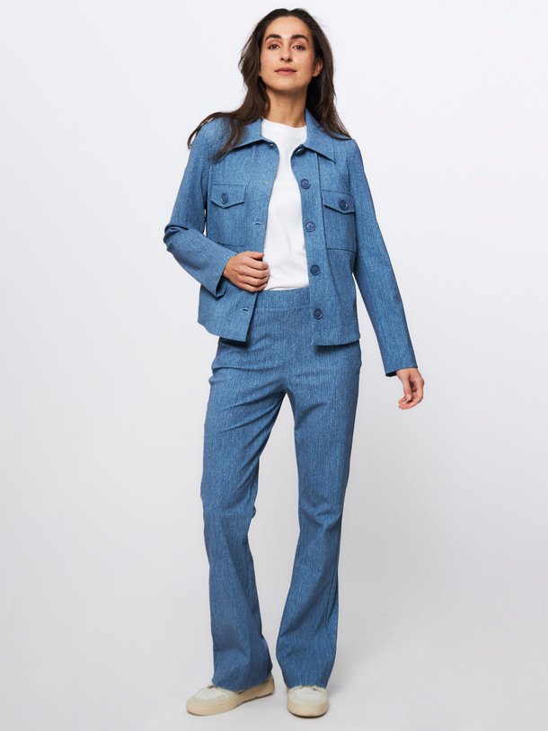 Ontdek de Heavy travel flared broek met print van Studio Anneloes in de kleur blauw bij Orangebag. Op werkdagen voor 21:45 besteld, morgen in huis.