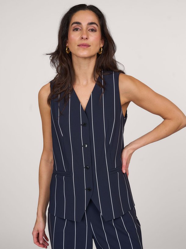 Ontdek de Esmee heavy travel jersey gestreept gilet van Studio Anneloes in de kleur zwart bij Orangebag. Op werkdagen voor 21:45 besteld, morgen in huis.