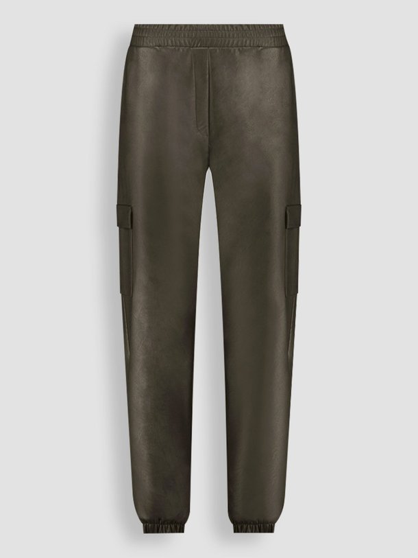 Ontdek de Evi viscosemix leatherlook cargo broek van Studio Anneloes in de kleur donkergroen bij Orangebag. Op werkdagen voor 21:45 besteld, morgen in huis.