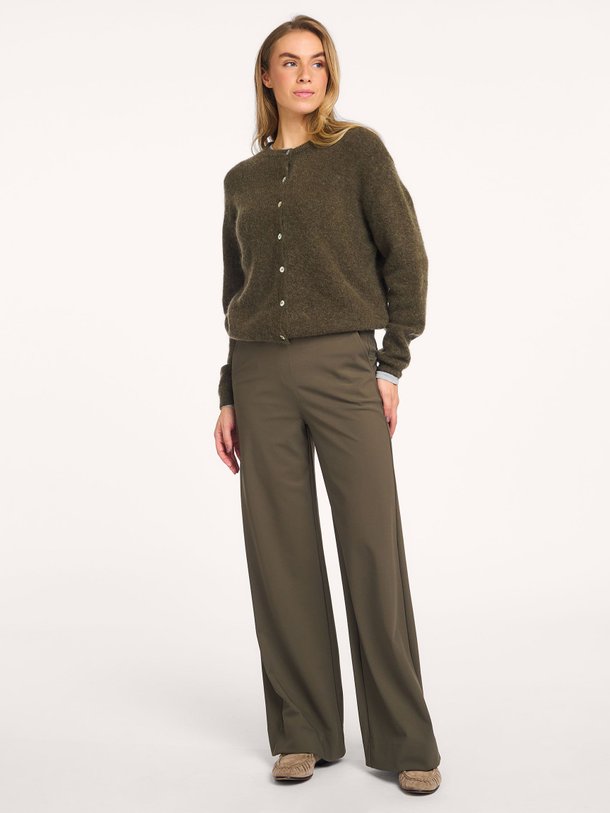 Ontdek de Lexie bonded travel jersey wide leg broek van Studio Anneloes in de kleur army bij Orangebag. Op werkdagen voor 21:45 besteld, morgen in huis.