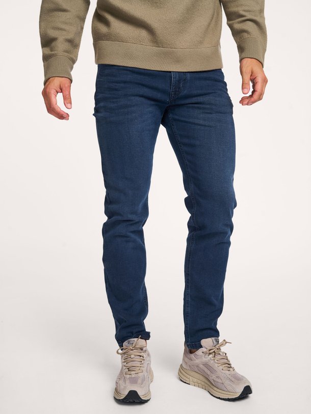 Ontdek de Ricc regular waist slim fit jeans van Drykorn in de kleur blauw bij Orangebag. Op werkdagen voor 21:45 besteld, morgen in huis.