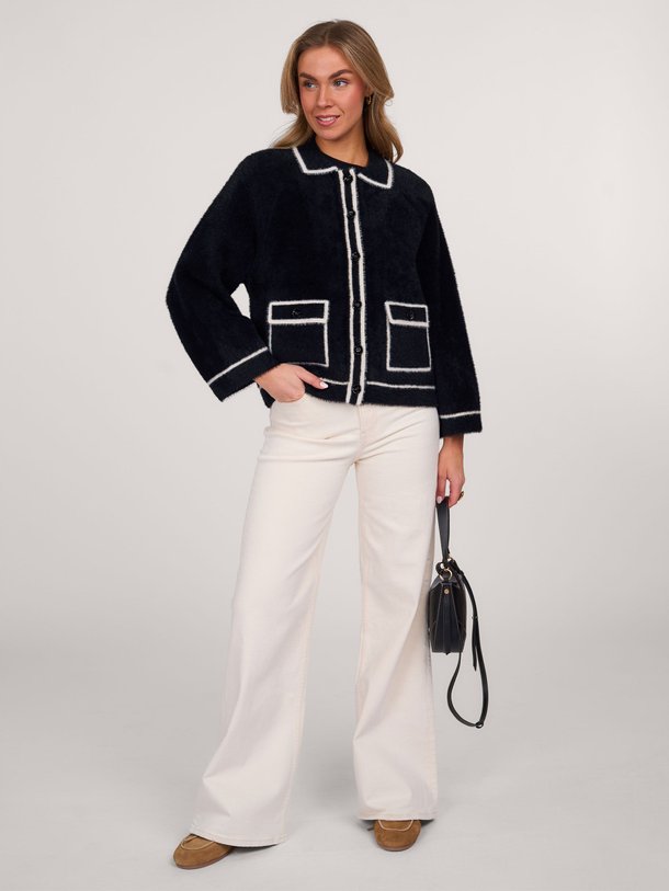 Ontdek de Oyo viscosemix gebreid jasje van Studio Anneloes in de kleur zwart bij Orangebag. Op werkdagen voor 21:45 besteld, morgen in huis.