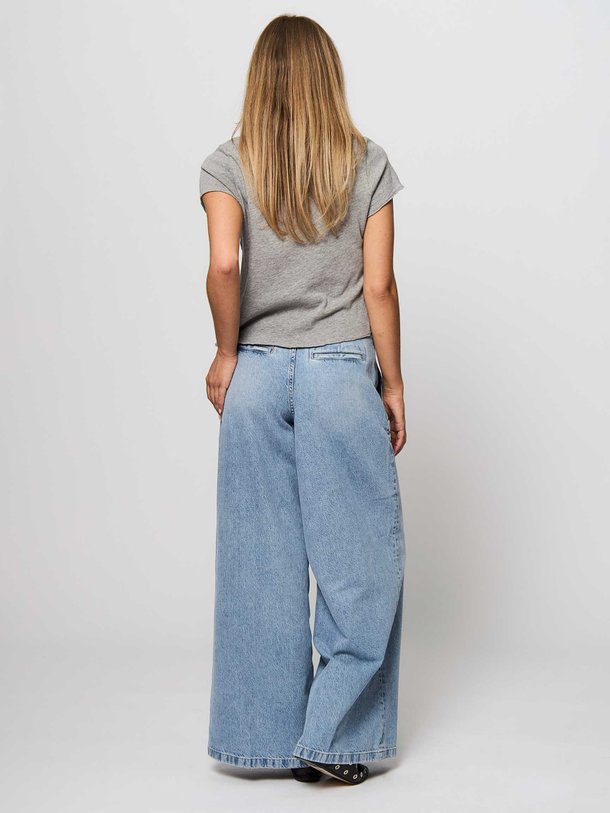 Ontdek de Broad high waist wide leg jeans van Drykorn in de kleur donkerblauw bij Orangebag. Op werkdagen voor 21:45 besteld, morgen in huis.