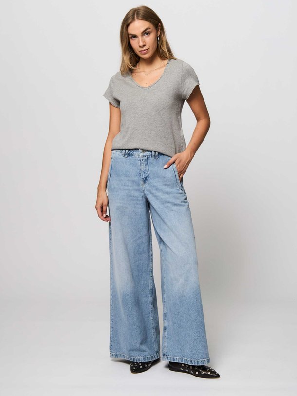 Ontdek de Broad high waist wide leg jeans van Drykorn in de kleur donkerblauw bij Orangebag. Op werkdagen voor 21:45 besteld, morgen in huis.