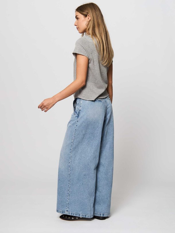 Ontdek de Broad high waist wide leg jeans van Drykorn in de kleur donkerblauw bij Orangebag. Op werkdagen voor 21:45 besteld, morgen in huis.