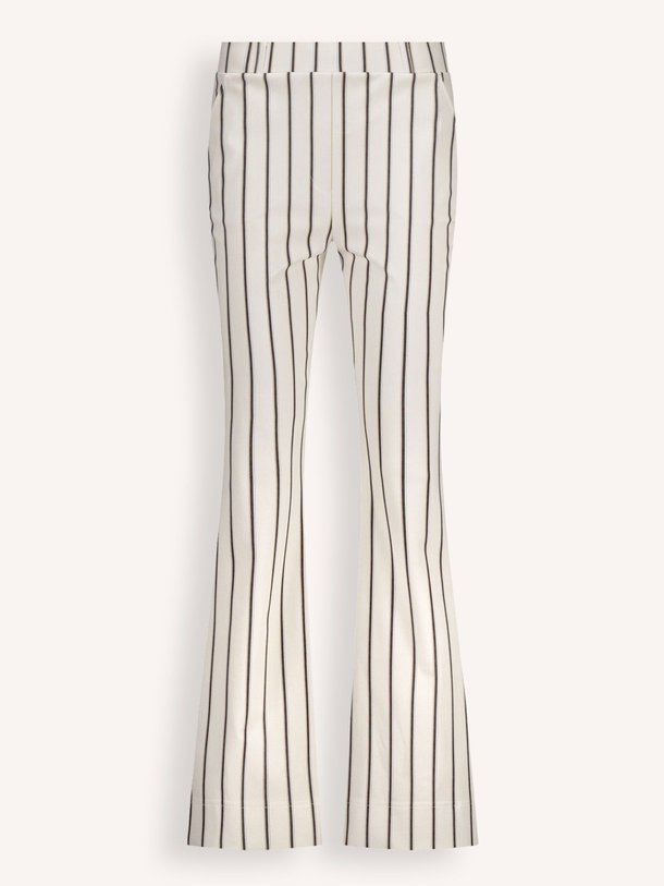 Ontdek de Flair heavy travel jersey flared broek van Studio Anneloes in de kleur off-white bij Orangebag. Op werkdagen voor 21:45 besteld, morgen in huis.