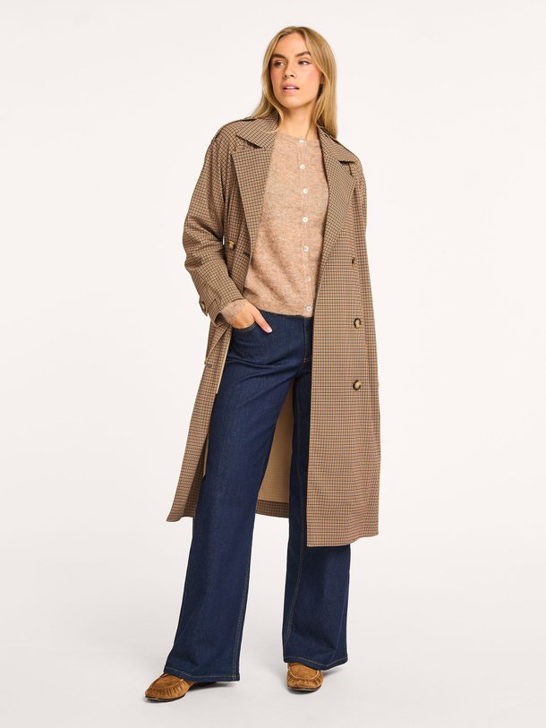 Ontdek de Laurien heavy travel jersey geruite trenchcoat van Studio Anneloes in de kleur camel bij Orangebag. Op werkdagen voor 21:45 besteld, morgen in huis.
