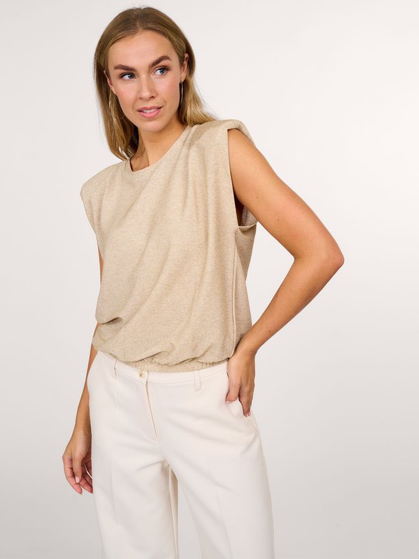 Ontdek de Minna viscosemix top met lurex van Studio Anneloes in de kleur goudkleur bij Orangebag. Op werkdagen voor 21:45 besteld, morgen in huis.