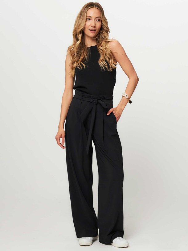 Ontdek de Cara medium travel jersey broek van Studio Anneloes in de kleur zwart bij Orangebag. Op werkdagen voor 21:45 besteld, morgen in huis.