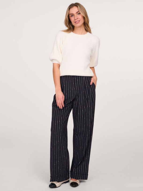 Ontdek de Jobke heavy travel jersey broek met krijtstreep van Studio Anneloes in de kleur zwart bij Orangebag. Op werkdagen voor 21:45 besteld, morgen in huis.