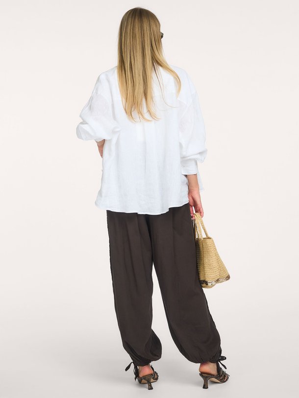Ontdek de Elyse S Voile Balloon Pants van Neo Noir bij Orangebag. Een luchtige katoenen broek met een trendy silhouet. Perfect voor een zomerse look.