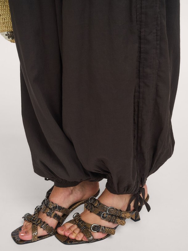 Ontdek de Elyse S Voile Balloon Pants van Neo Noir bij Orangebag. Een luchtige katoenen broek met een trendy silhouet. Perfect voor een zomerse look.