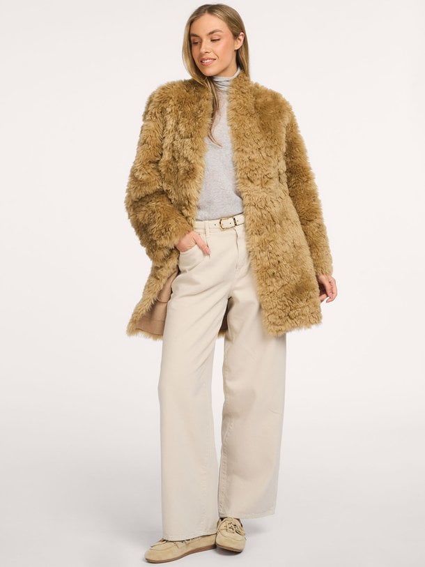 Aki, fake fur jas