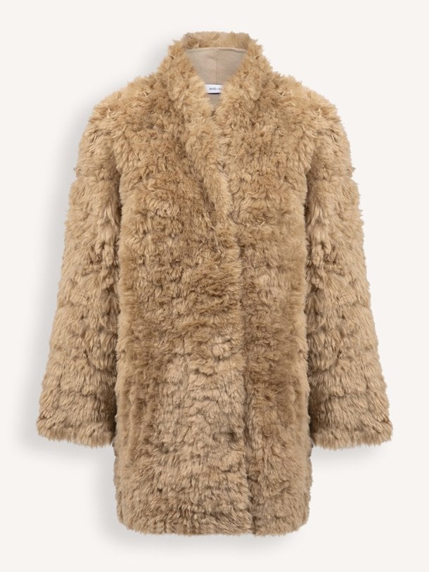 Aki, fake fur jas