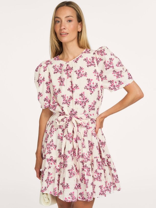 Neo Noir Annitas Starling Flower Dress online kopen | Orangebag Ontdek de romantische Neo Noir Annitas Starling Flower Dress bij Orangebag. Een prachtige katoenen jurk met bloemenprint en elegante pofmouwen.