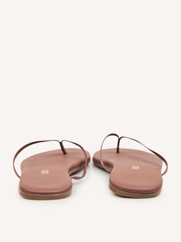 Foundations Matte Lily Nudes, leren slippers