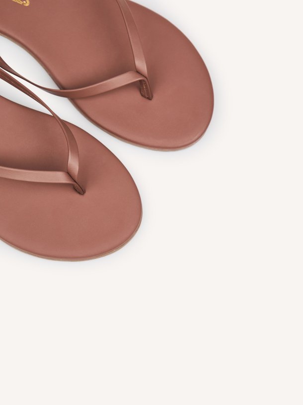 Foundations Matte Lily Nudes, leren slippers