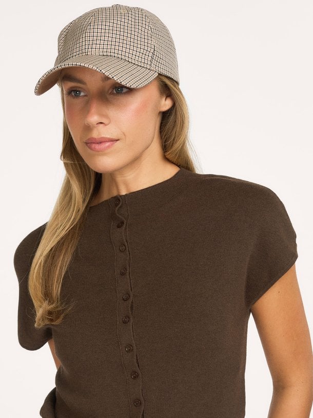 Yaya 03-311015-607 online kopen | Orangebag Maak je outfit compleet met deze stijlvolle geruite pet van Yaya. Een tijdloos accessoire met een subtiel ruitpatroon in beige en zwart. Shop nu bij Orangebag.
