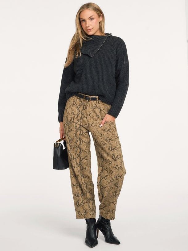 Abbi, high waist barrel fit jeans