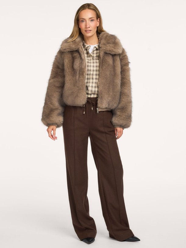 Linn, fake fur jas