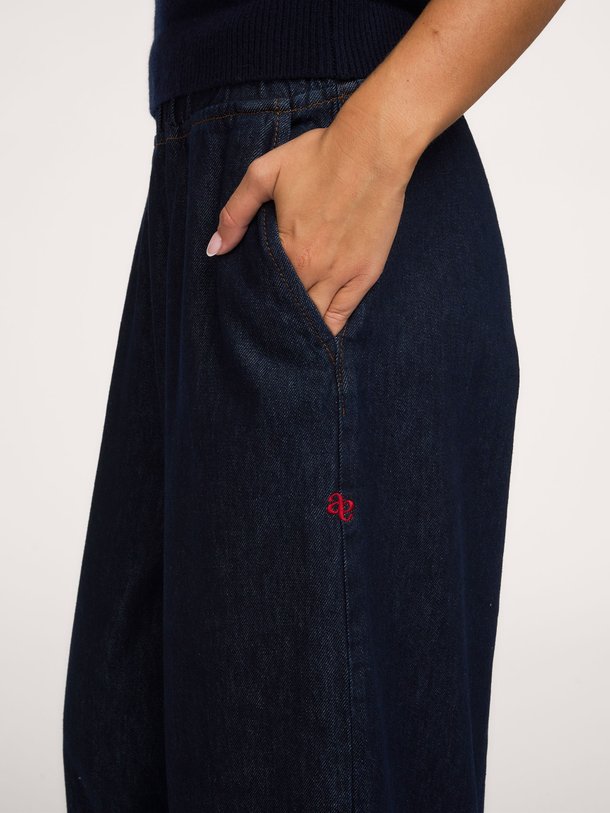 Okay, high waist barrel fit jeans