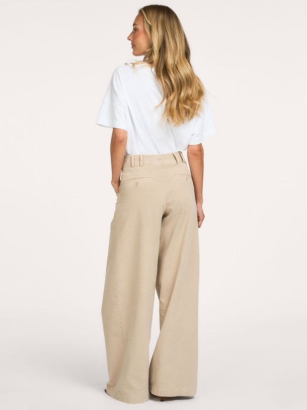 WES Wes, mid waist loose fit jeans