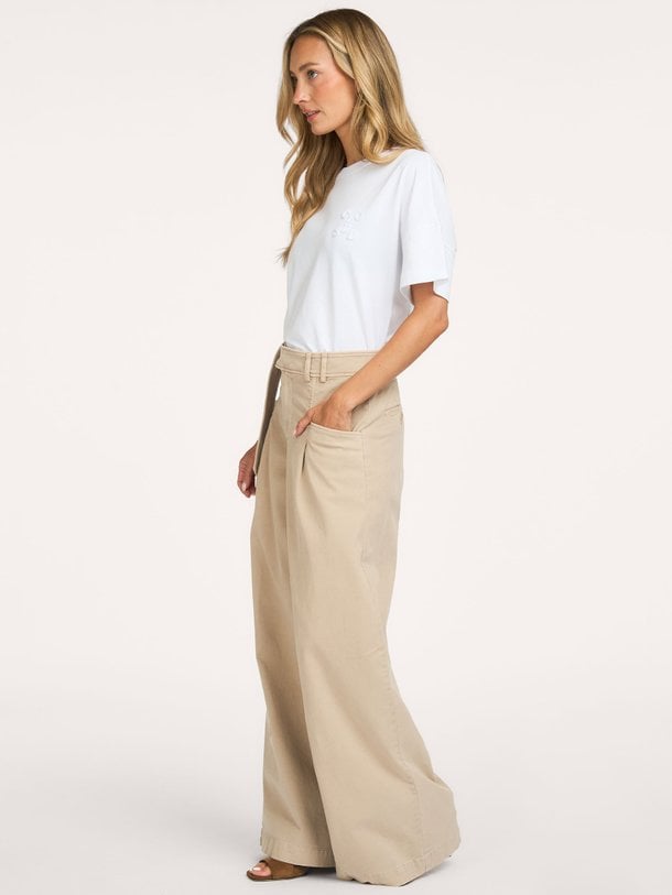 WES Wes, mid waist loose fit jeans