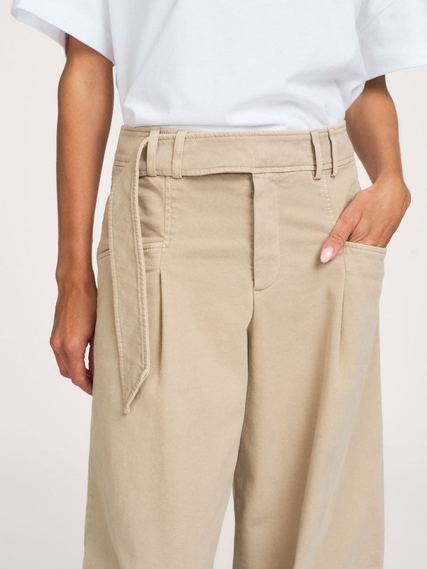 WES Wes, mid waist loose fit jeans