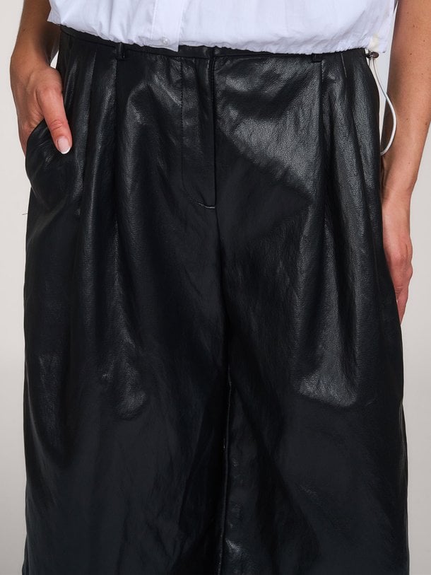 GittCC Pleat Bermuda Gitt, leatherlook bermuda broek